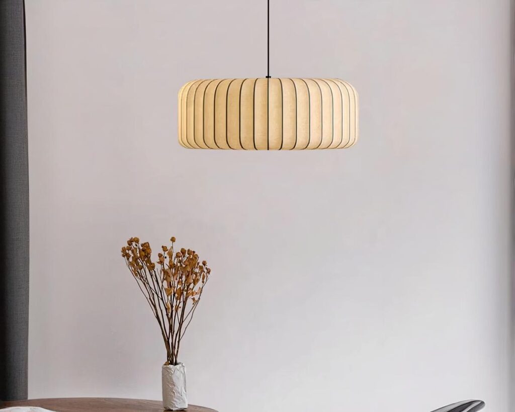 Suspension japonaise chic et décorative en tissu doux sur fond gris