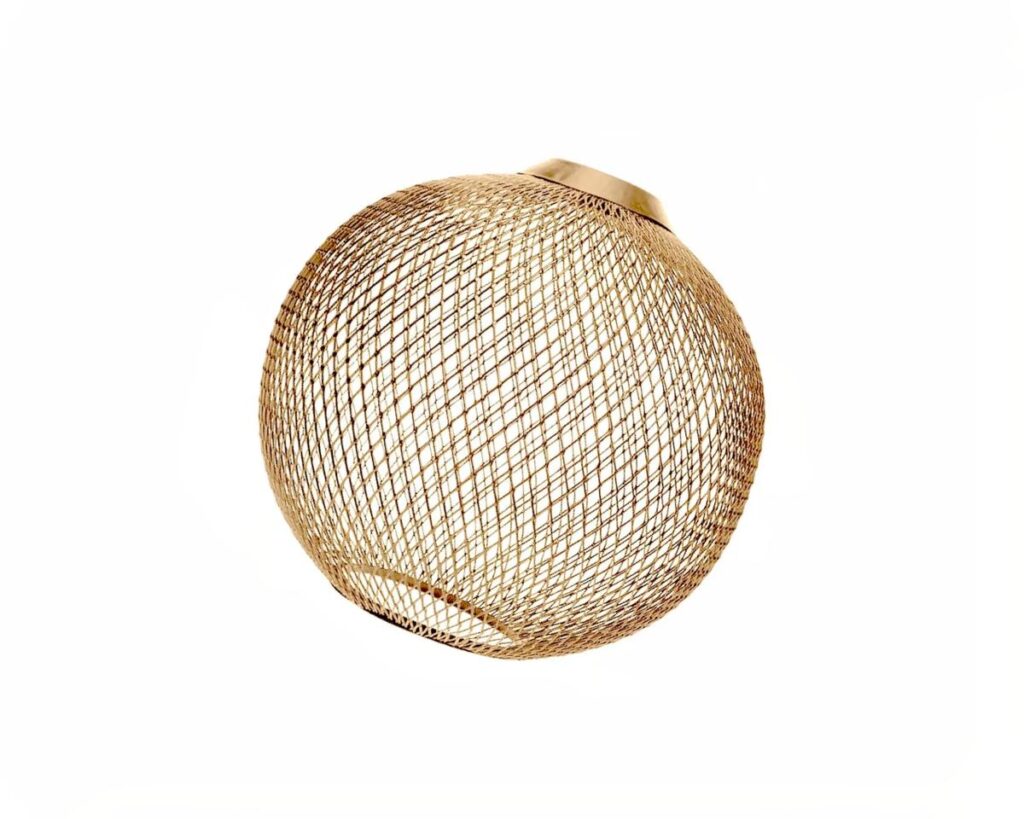 Abat jour suspension doré élégant et durable sur fond blanc