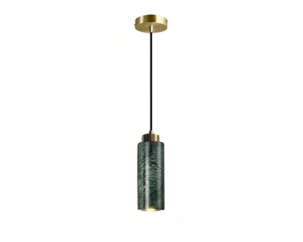 Petite suspension au design luxueux en marbre sur fond blanc