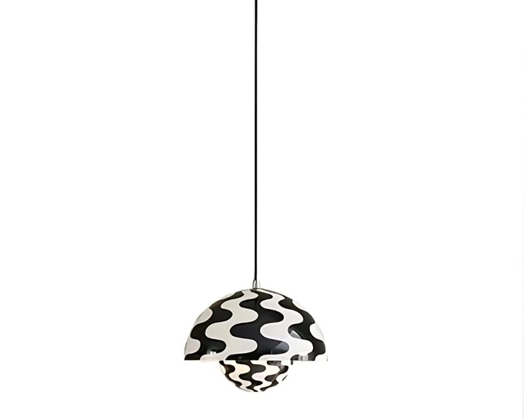 Petite suspension moderne de style champignon sur fond blanc.