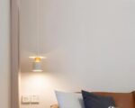 Petite suspension moderne de style scandinave dans une chambre
