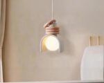 Suspension ampoule design et moderne en résine