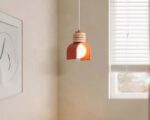 Suspension ampoule design et moderne en résine
