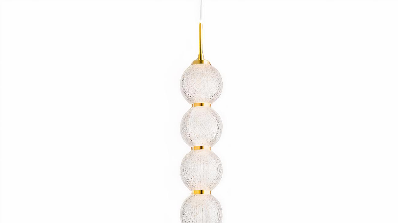 IMG_08_2024_suspension_ampoule_doree_chic_style_luxueux_3-image-3.jpg