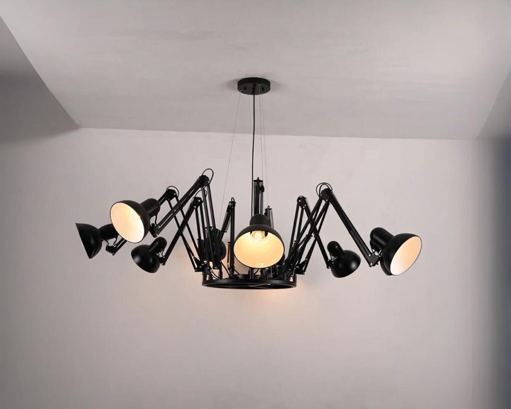 Suspension araignée noire moderne et flexible allumée dans un intérieur
