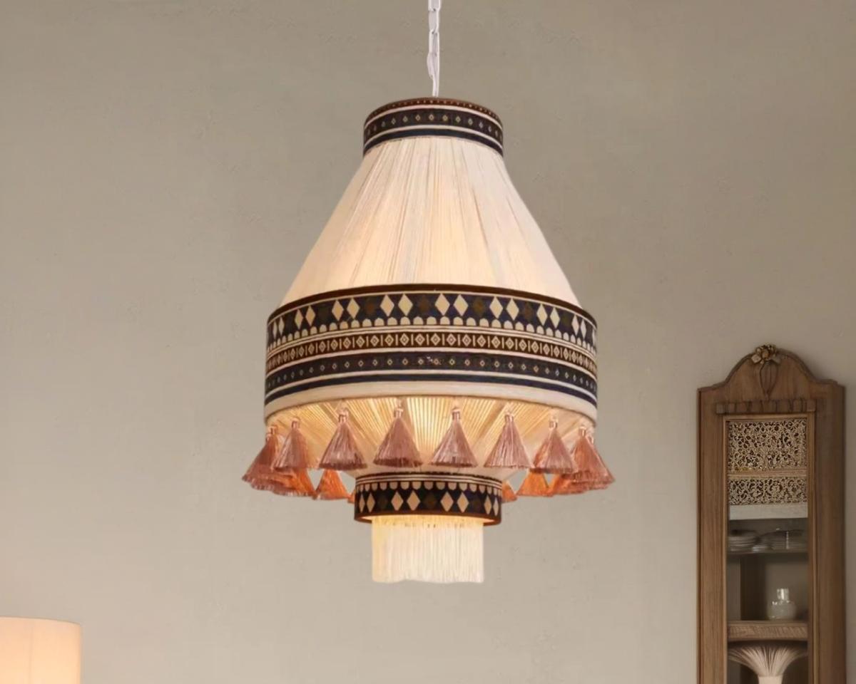 Suspension bohème vintage en tissu sur fond beige
