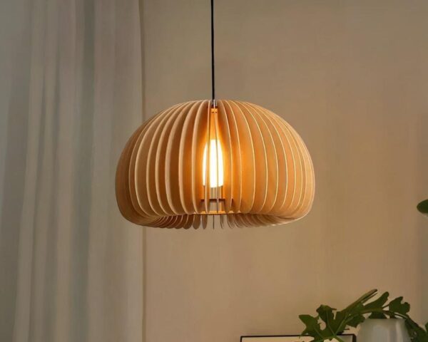 Suspension bois vintage au design japonais sur fond gris.