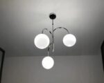 Suspension boule argentée décorative au style scandinave