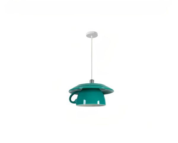 Suspension céramique forme tasse, de couleur verte et suspendue. Fond blanc.