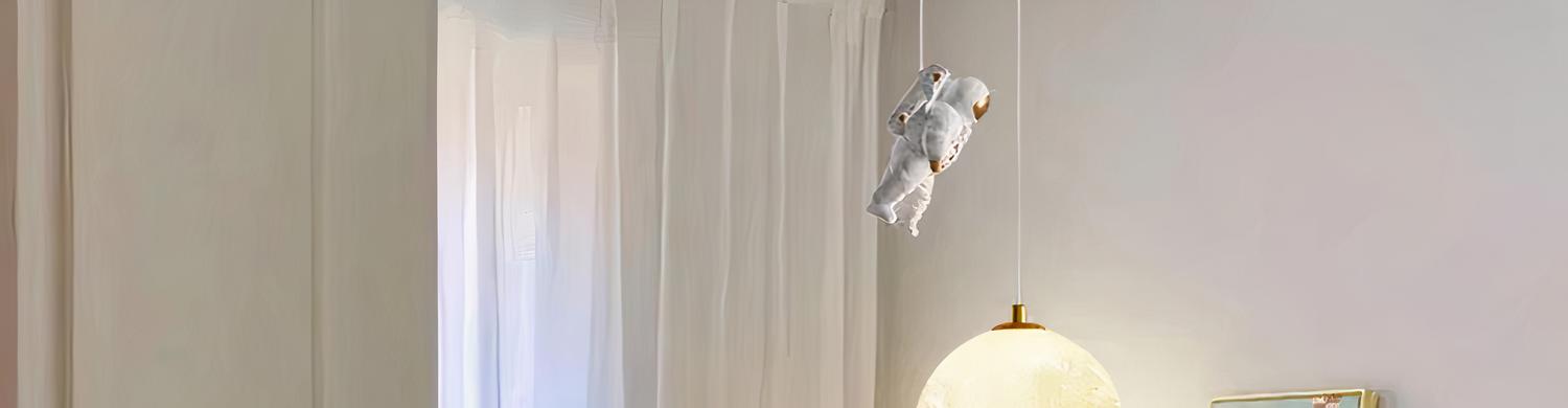 IMG_08_2024_suspension_chambre_bebe_globe_astronaute_01-image-2.jpg