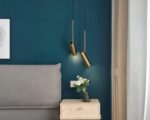 Suspension chambre dorée à deux têtes en aluminium sur fond vert