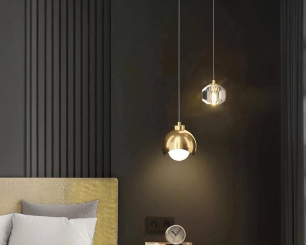 Suspension chambre dorée et luxueuse dans une chambre