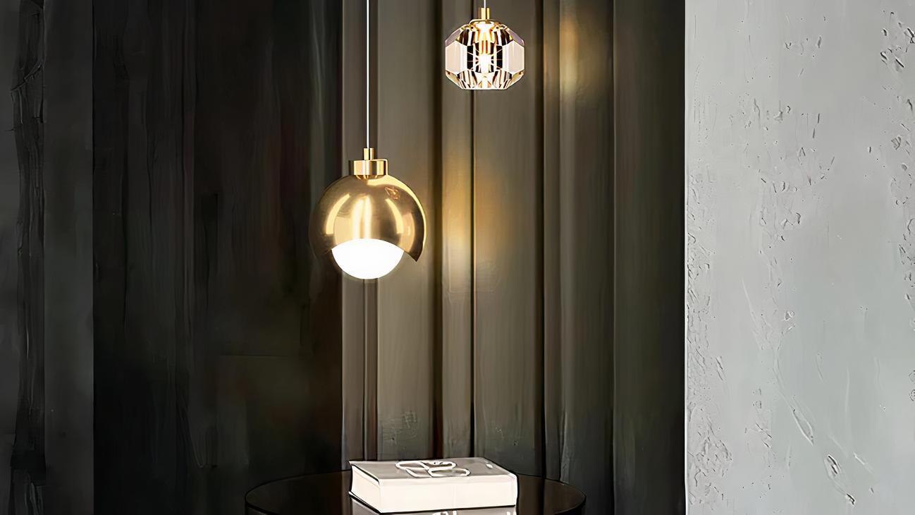 IMG_08_2024_suspension_chambre_doree_luxueuse_03-image-3.jpg