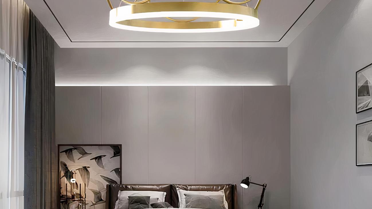 IMG_08_2024_suspension_chambre_enfant_couronne_design_elegante_04-image-3.jpg