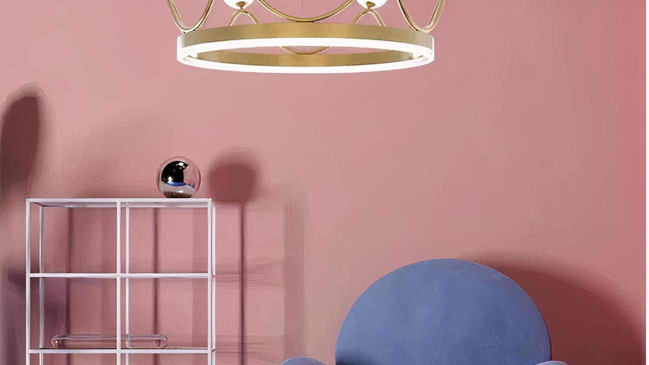 IMG_08_2024_suspension_chambre_enfant_couronne_design_elegante_05-image-1.jpg