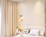 Suspension chambre garçon moderne décorée d'un ours blanc