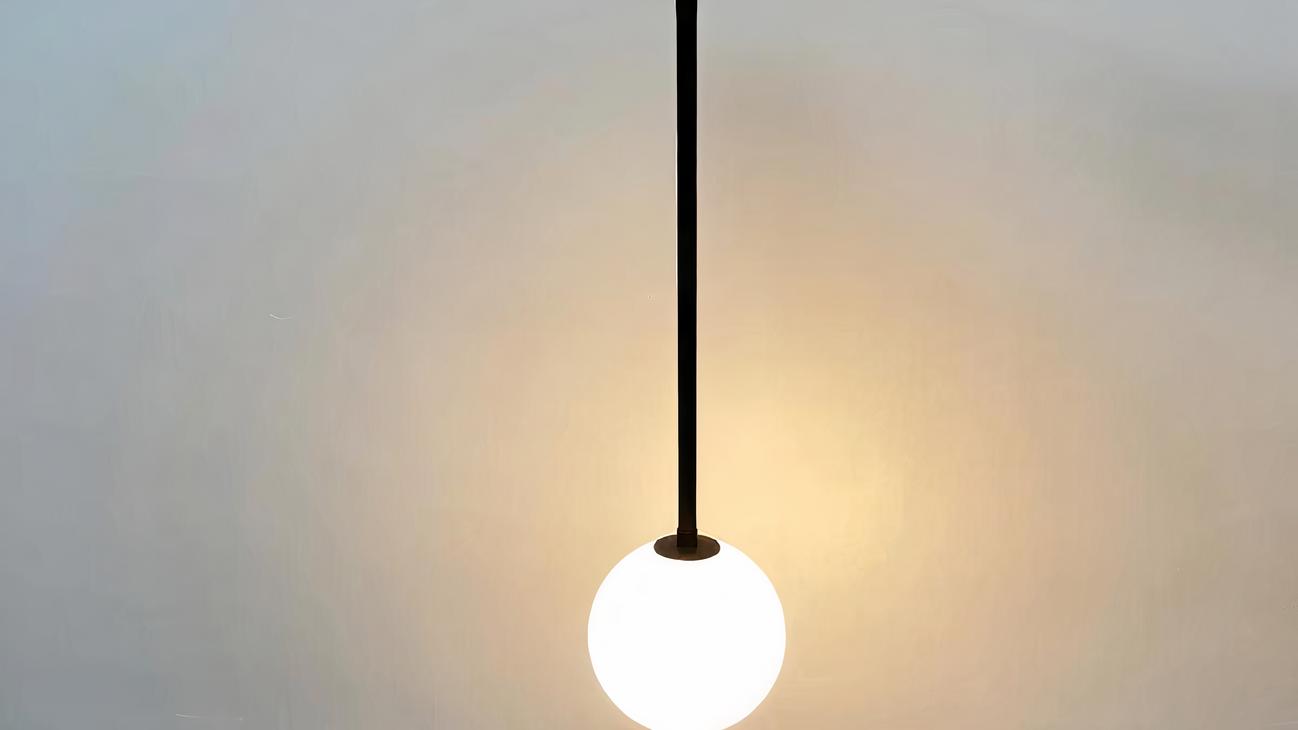 IMG_08_2024_suspension_chambre_minimaliste_boule_verre_02-image-1.jpg