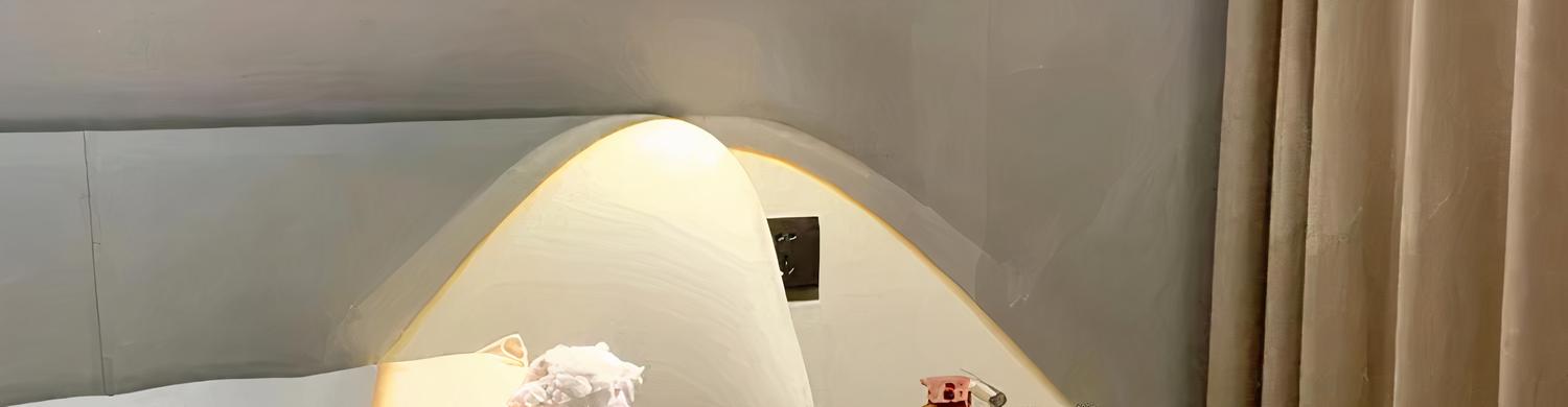 IMG_08_2024_suspension_couloir_moderne_angle_ajustable_03-image-2.jpg