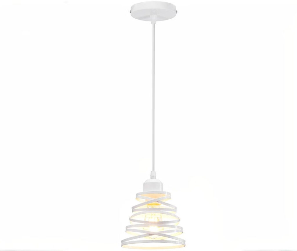 Suspension cuisine décorative et design sur fond blanc.