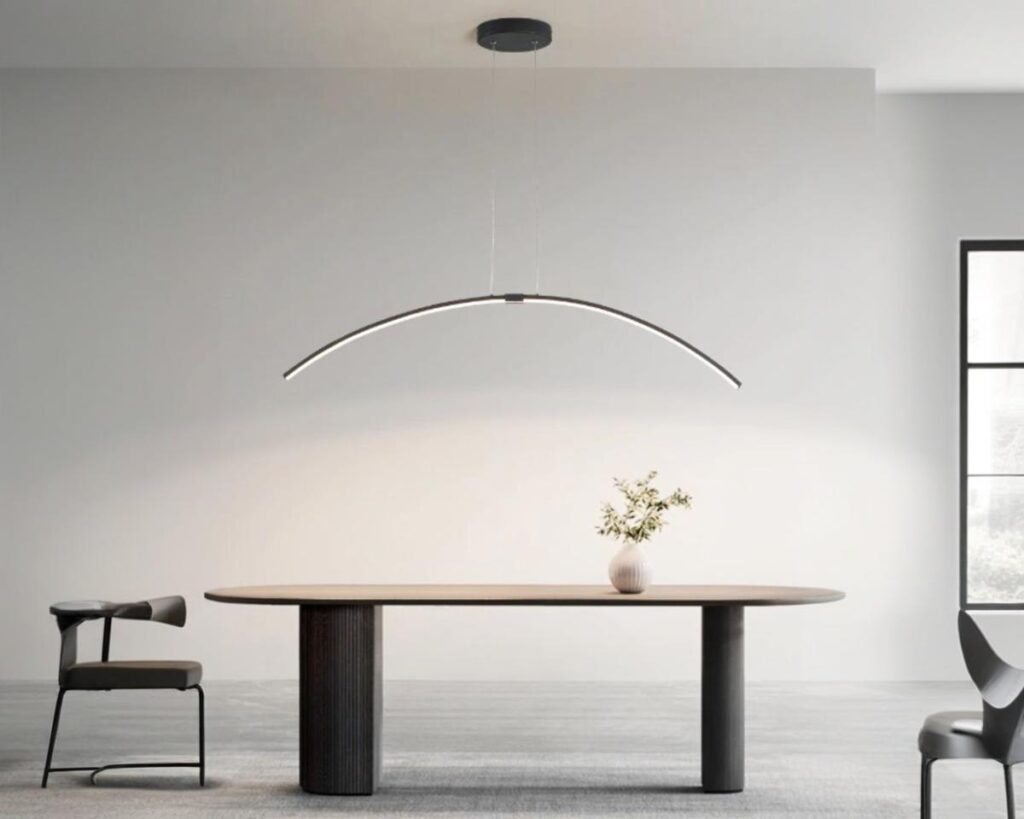 Suspension cuisine moderne au design arqué avec une table