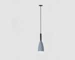 Suspension cuisine de style moderne en aluminium sur fond gris