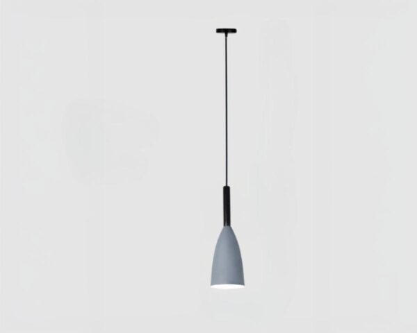 Suspension cuisine de style moderne en aluminium sur fond gris