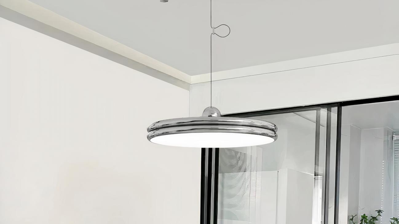IMG_08_2024_suspension_deportee_argentee_elegante_design_nordique_1-image-3.jpg