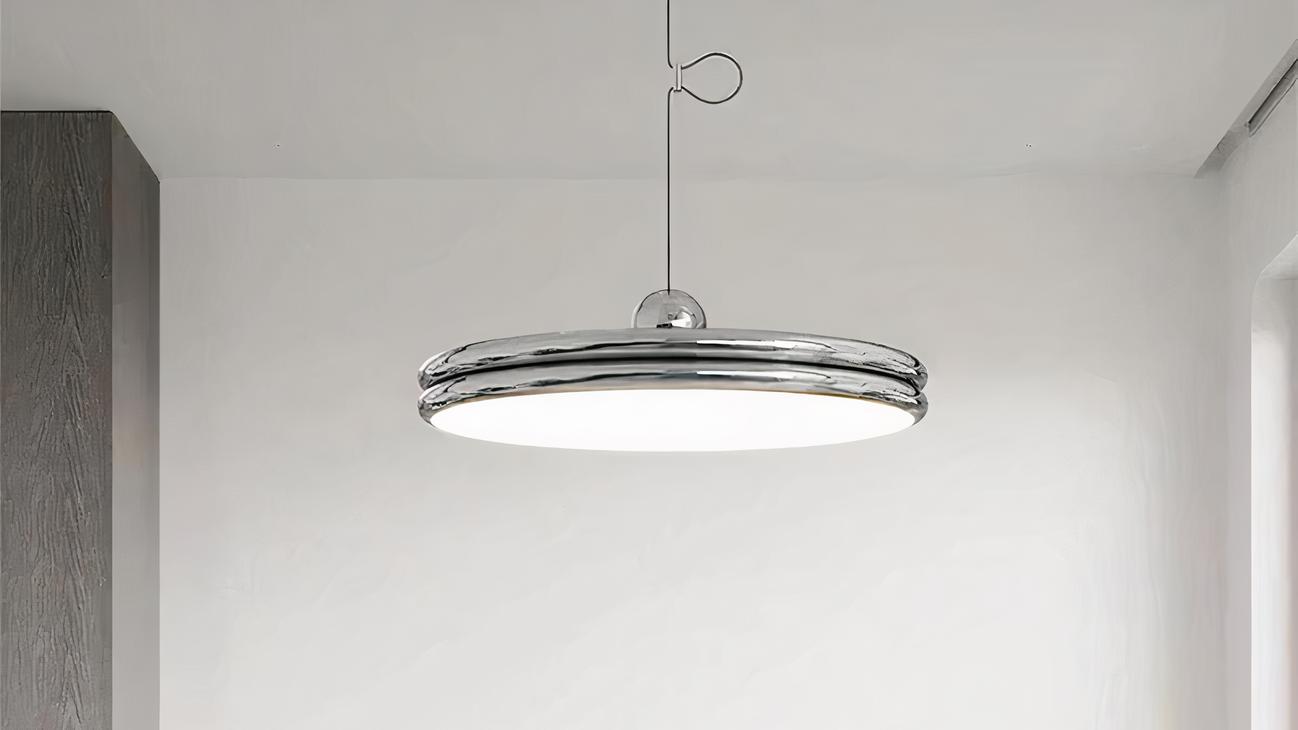 IMG_08_2024_suspension_deportee_argentee_elegante_design_nordique_2-image-1.jpg