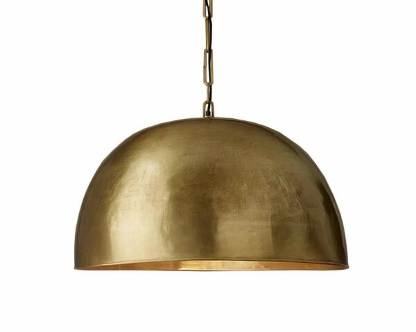 Suspension effet laiton LED classe et luxueuse sur fond blanc