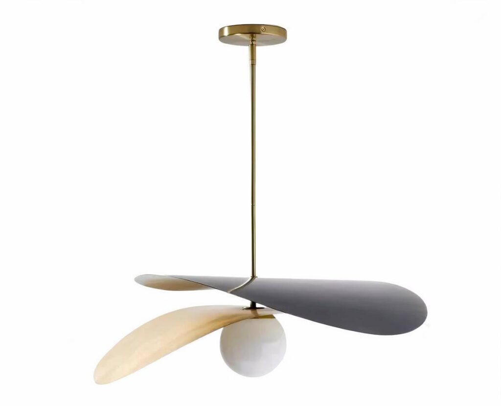 Suspension effet laiton LED décorative et contemporaine sur fond blanc