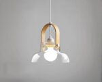 Suspension filaire élégante et moderne en verre allumée sur fond gris
