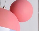 Suspension filaire rose au design de dessin animé