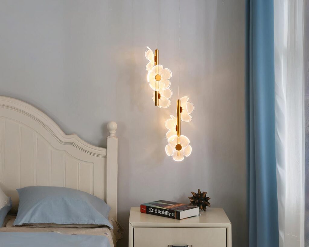Suspension fleur luxueuse à deux têtes dans une chambre