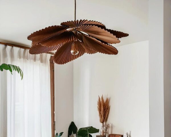 Suspension fleur de style japonais dans une pièce