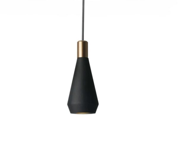 Suspension goutte d'eau LED classe en métal sur fond blanc.