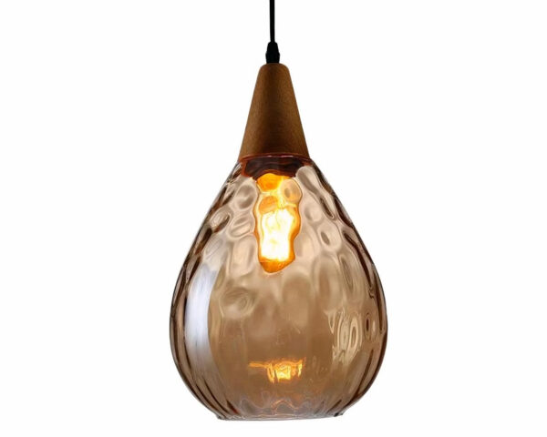 Suspension goutte d'eau originale et durable sur fond blanc