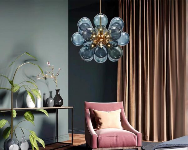 Suspension grappe LED design et moderne en verre dans un salon