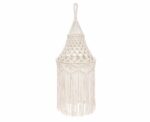 Suspension macramé blanche de style bohème sur fond blanc