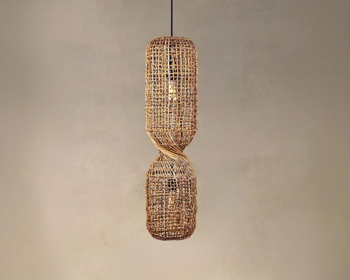 Suspension marocaine en rotin design vintage raffiné, allumé, couleur.