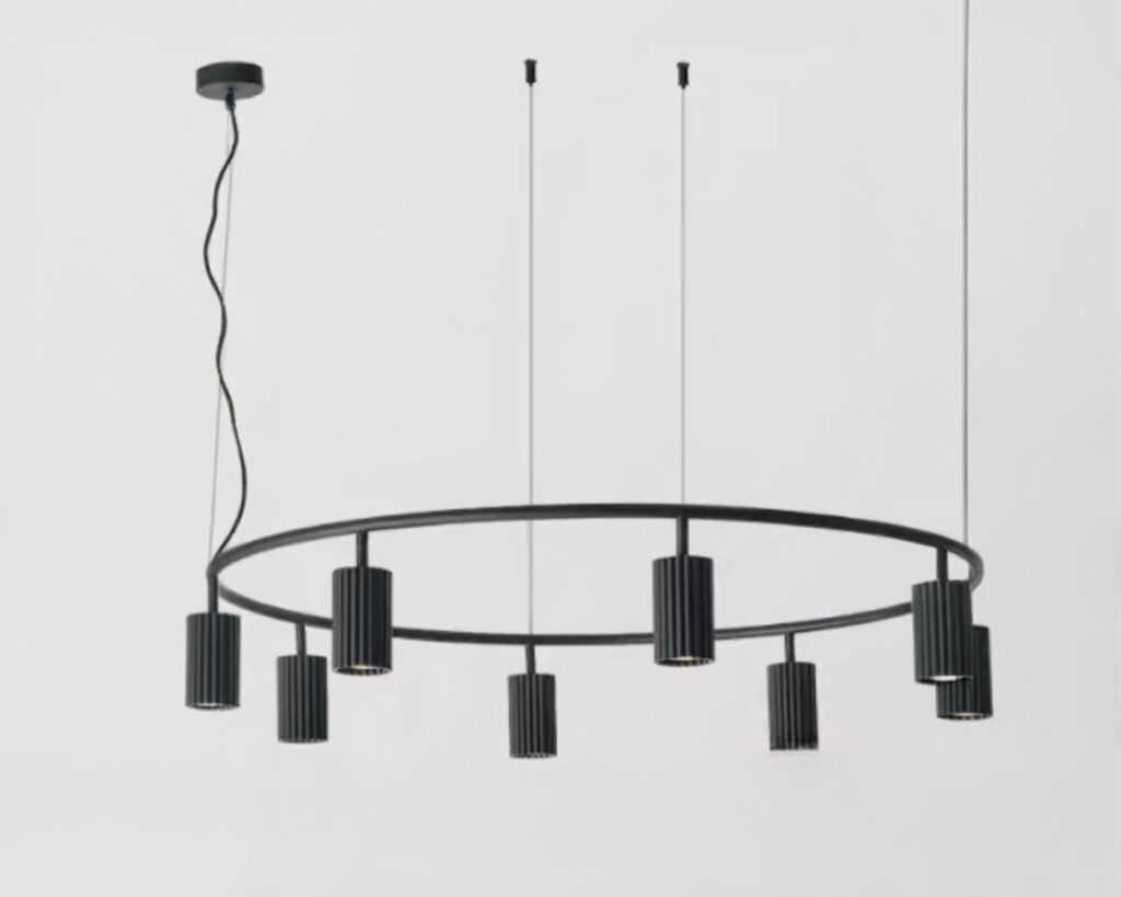 Suspension métal circulaire à 8 têtes sur fond gris