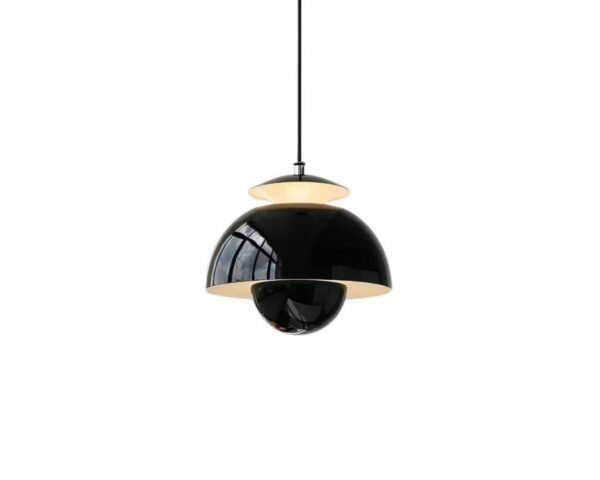 Suspension métal élégante au design nordique noir sur fond blanc.