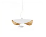 Suspension moderne LED au design de chapeau sur fond blanc