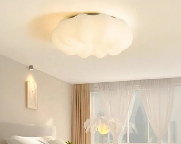 Suspension nuage au design moderne dans une pièce