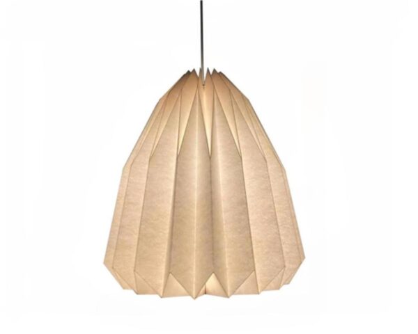 Suspension papier artisanale au design nordique sur fond blanc