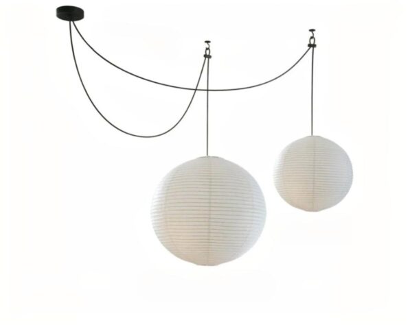 Suspension papier japonais à deux sphères sur fond blanc