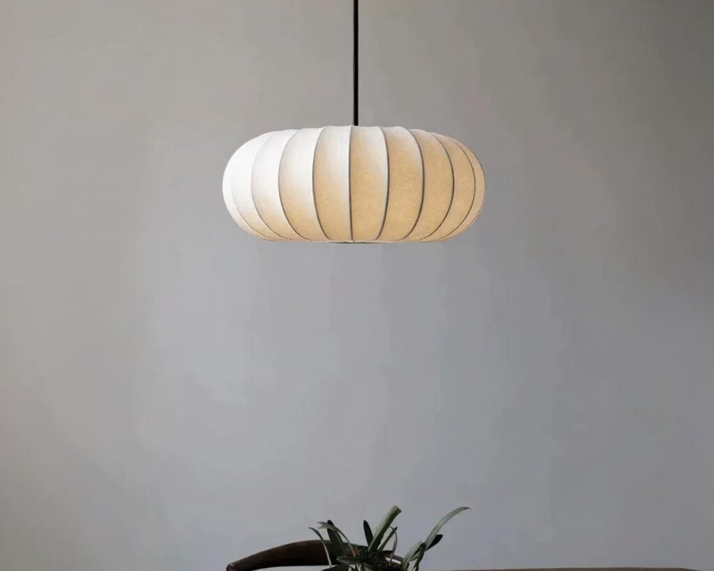 Suspension papier moderne de style nordique sur fond gris.