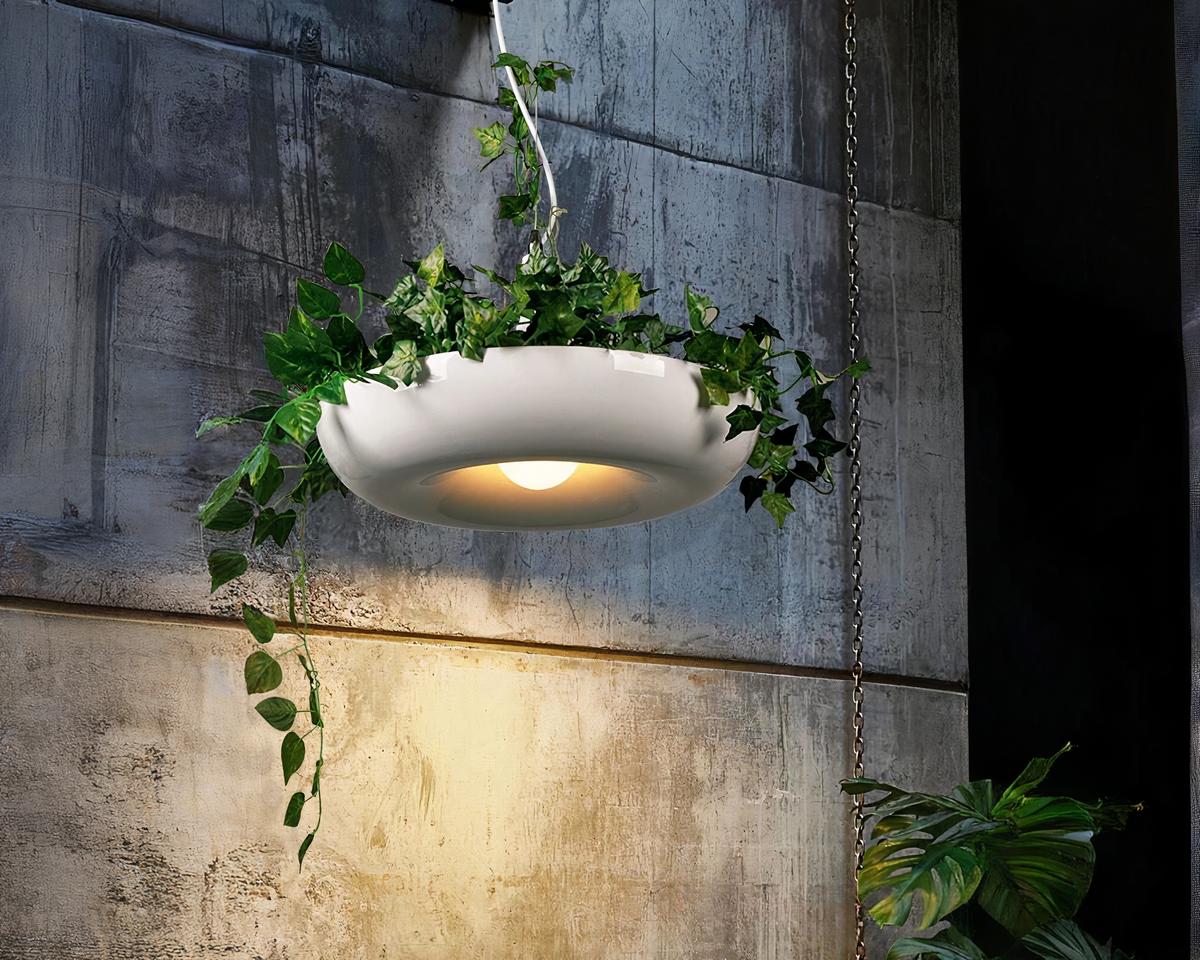 Suspension plante pratique et décorative au design moderne