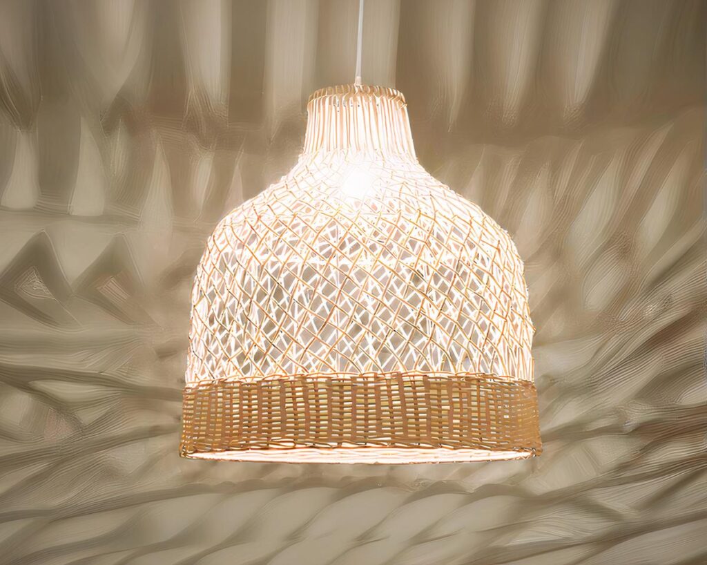 Suspension rotin marron et artisanale sur fond gris