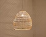 Suspension rotin vintage de style chinois sur fond marron