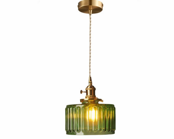 Suspension salle de bain de style vintage en verre sur fond blanc